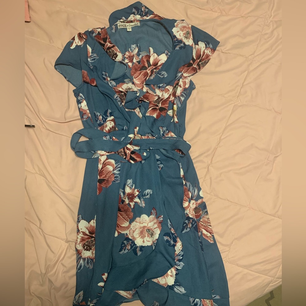 Never wore! Thigh length ruffle dress, size large fits more like a medium!